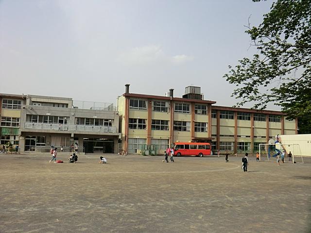 Primary school. 1360m to Maehara Elementary School