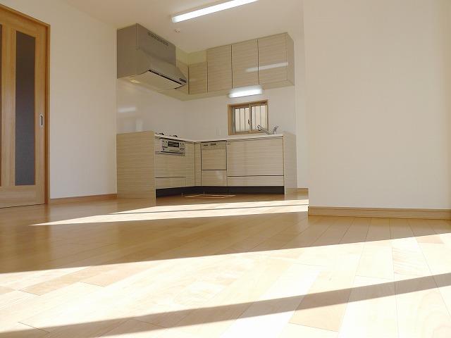 Same specifications photos (living). It is the same specification LDK of our construction example.  In the L-shaped kitchen, Your guests will widen the LD. 