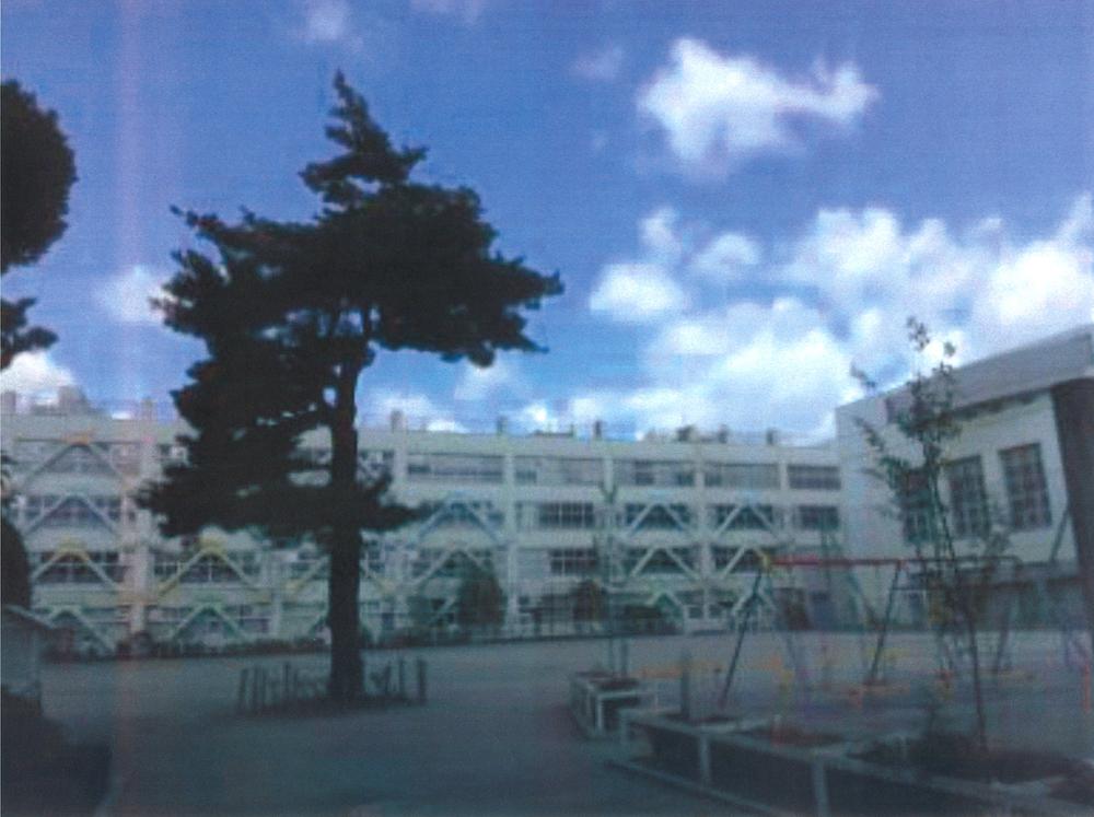 Primary school. Koganei stand up to the first elementary school 544m