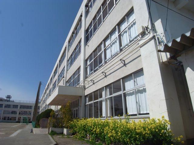 Junior high school. Koganei 435m to stand second junior high school