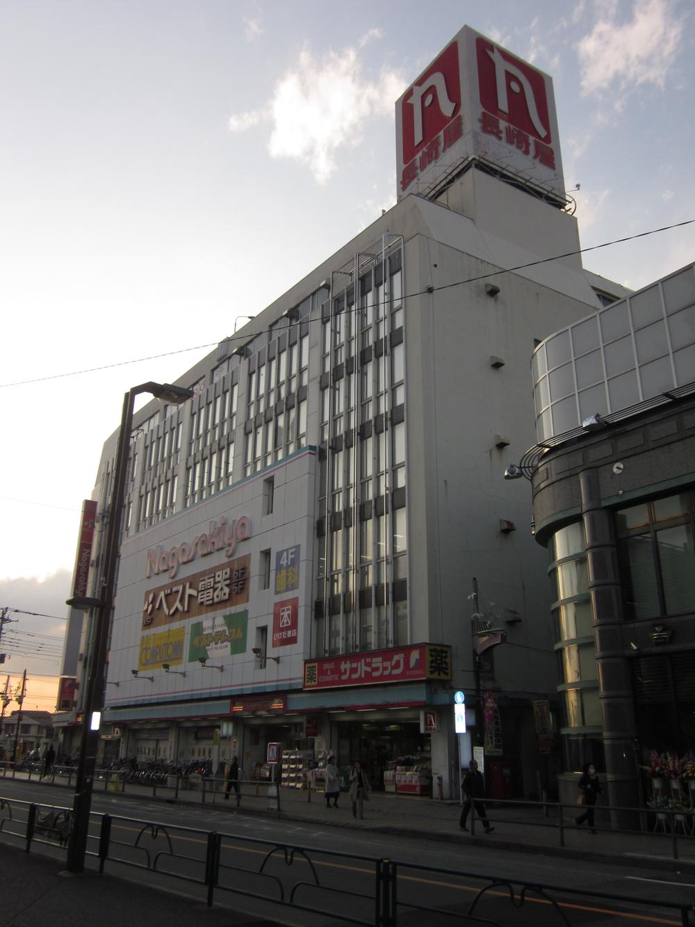 Shopping centre. Until Nagasakiya 1200m