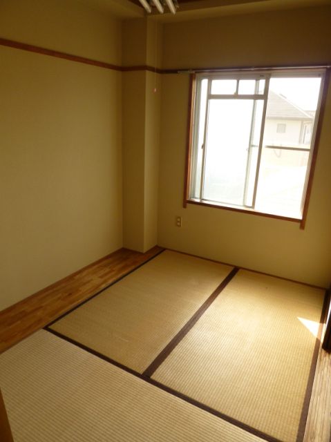 Living and room. Tatami rooms