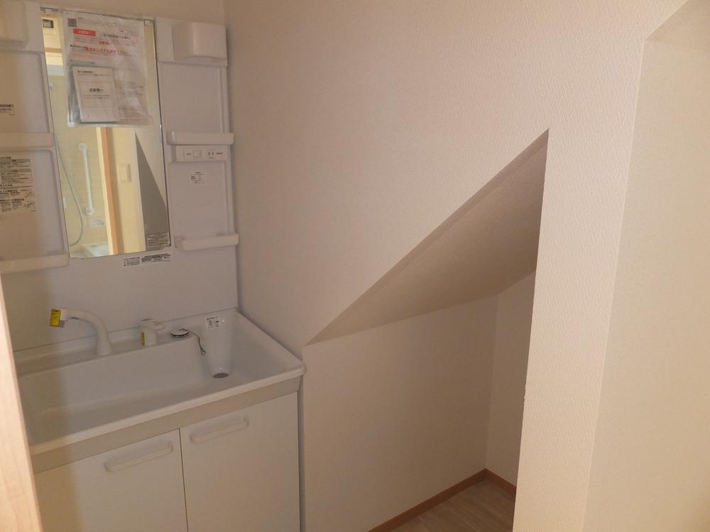 Wash basin, toilet. Indoor (10 May 2013) Shooting