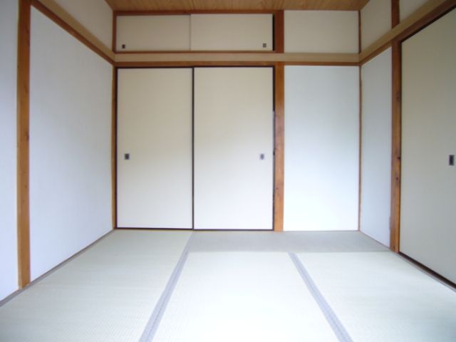 Living and room. Tatami rooms