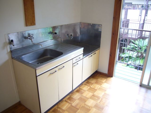 Kitchen. Gas stove can be installed