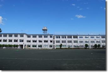 Junior high school. Until Higashinaka 1300m
