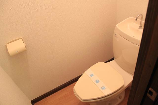 Toilet. Happy bus ・ Restroom (Photo No. 104)