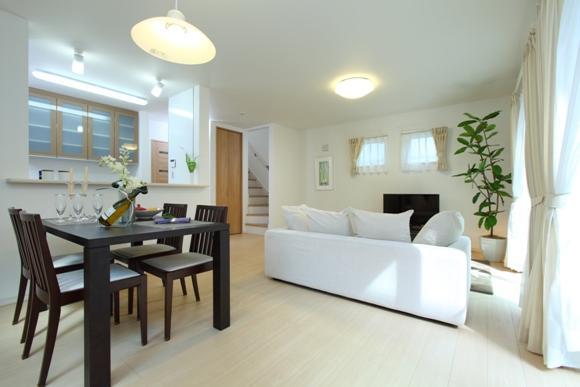 Living. Limited Building 1, Furnished sale. It might help to new life, Sofas and dining set, It is sold to put up such bets. 1 Building (September 2013) Shooting