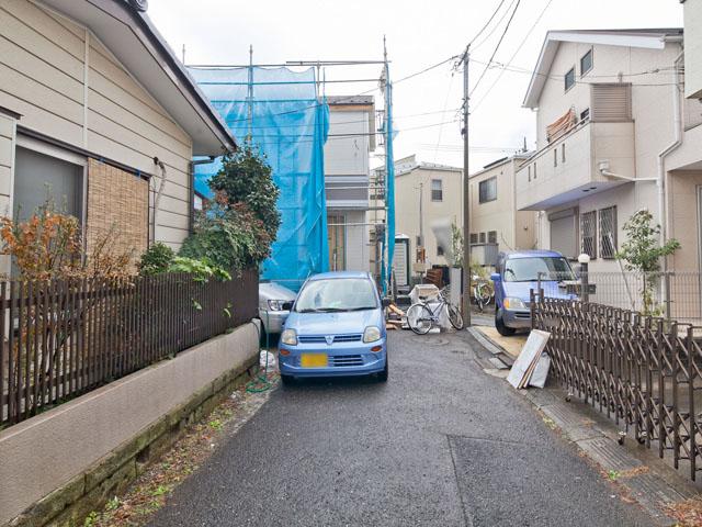 Local photos, including front road. Local (12 May 2013) Shooting