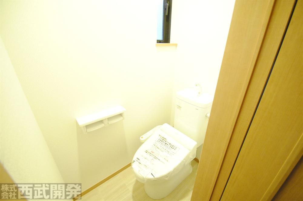 Toilet. Second floor Washlet With handrail