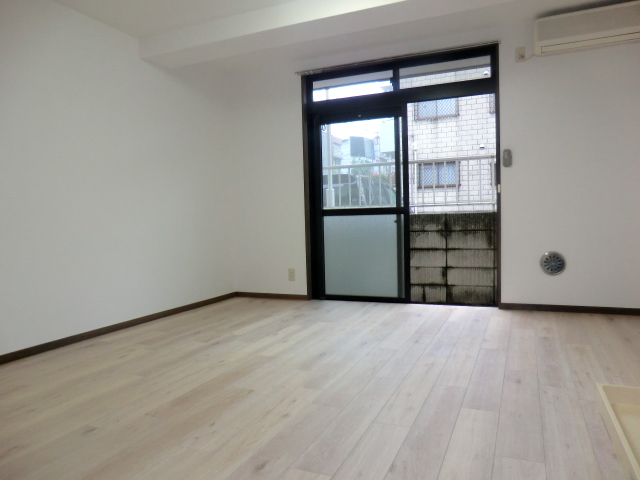 Living and room