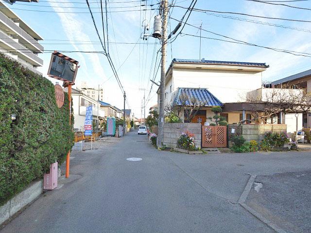 Local photos, including front road. Koganei Maehara-cho 4-chome contact road situation