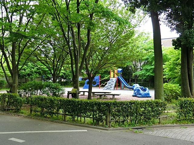 park. 200m to Sakura Park