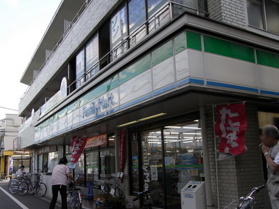 Convenience store. 80m to Family Mart (convenience store)