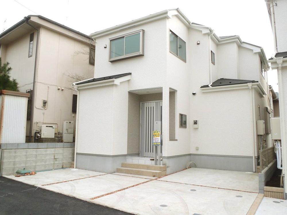 Local appearance photo. Local (12 May 2013) Shooting