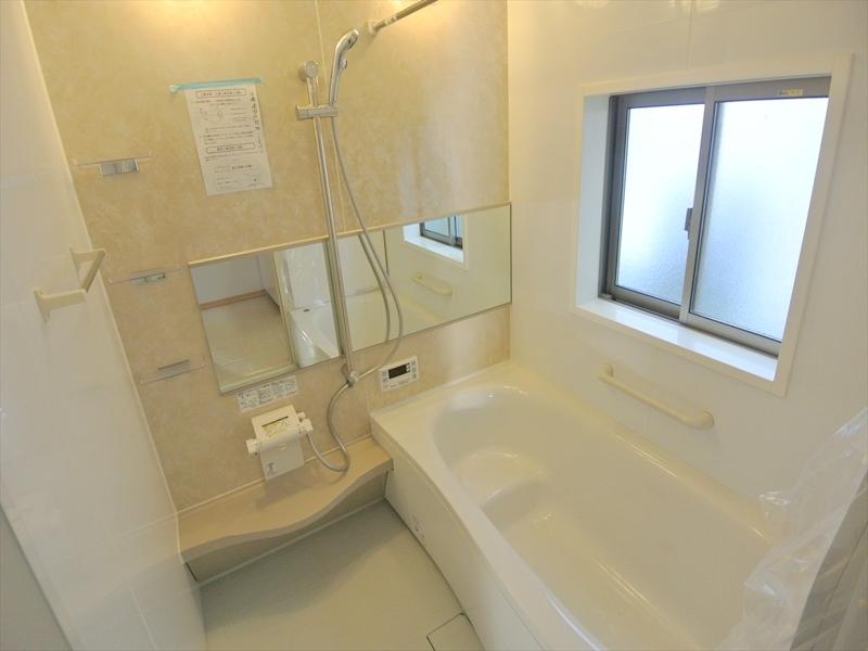 Bathroom. Local (12 May 2013) Shooting