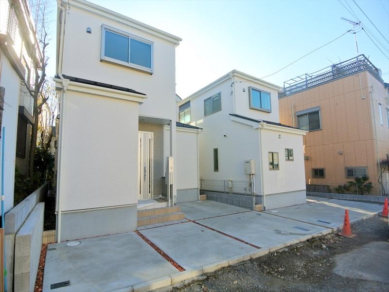 Local photos, including front road. Local (12 May 2013) Shooting