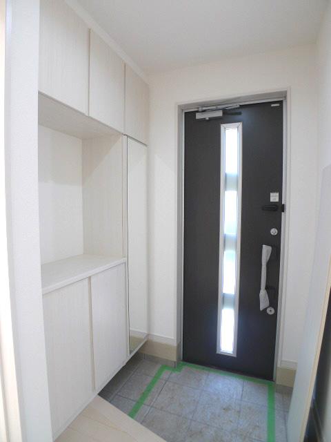 Entrance. Entrance (Building 2)