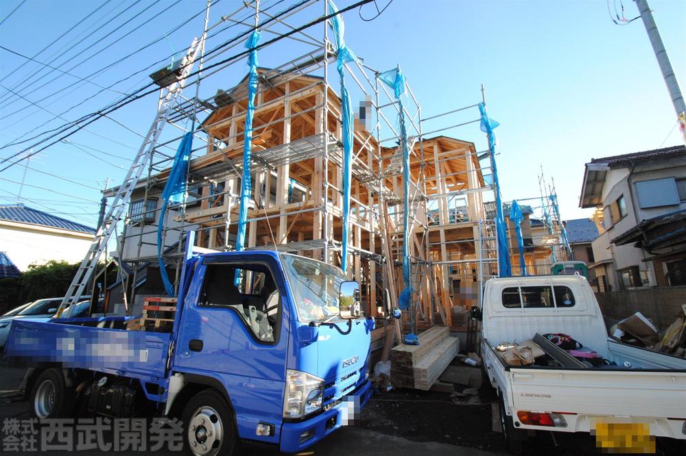 Local photos, including front road. Local (10 May 2013) Shooting 1 Building