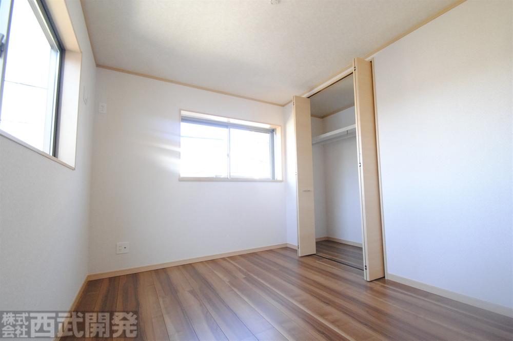 Non-living room. 1 Building