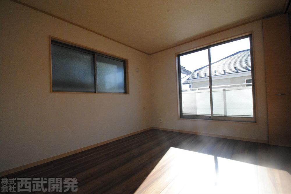 Non-living room. 1 Building