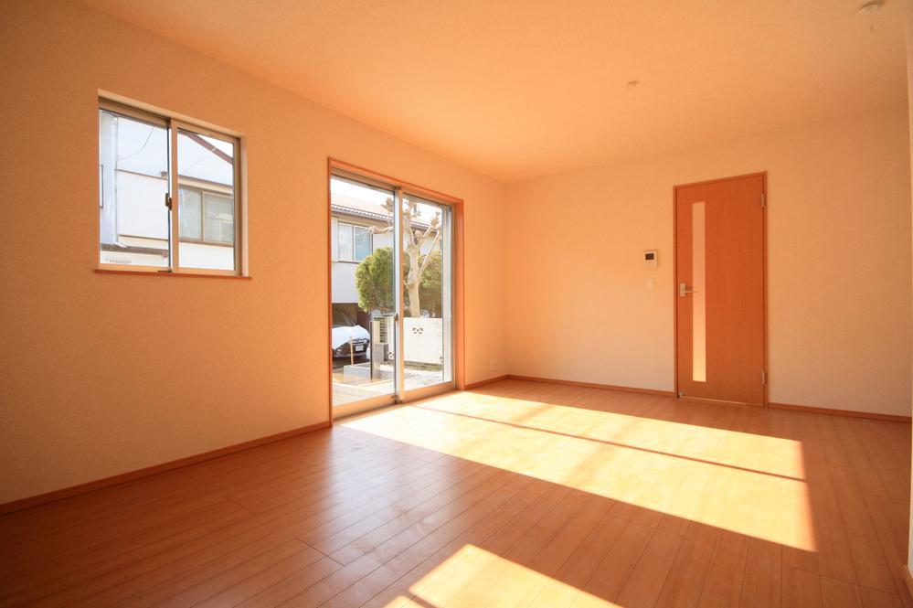 Same specifications photos (living). Seller same specifications