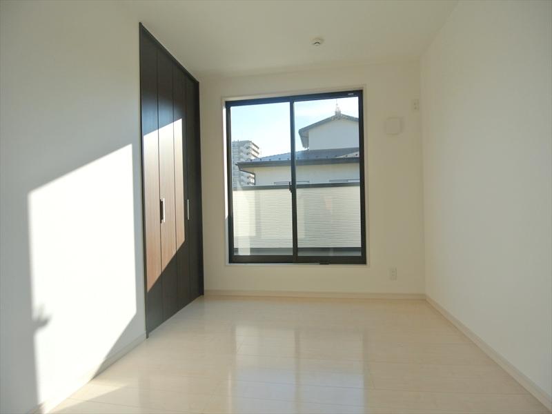 Non-living room. Local (12 May 2013) Shooting