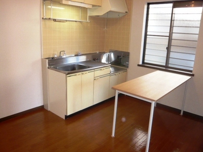 Kitchen. Gas stove is a purchase type (desk, etc. is not for sale. )