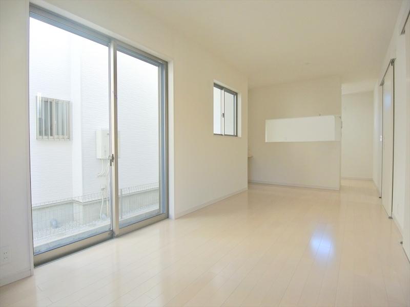 Living. Local (12 May 2013) Shooting