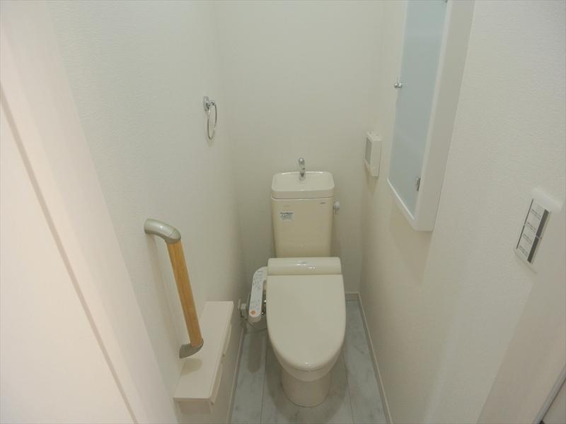 Toilet. Local (12 May 2013) Shooting