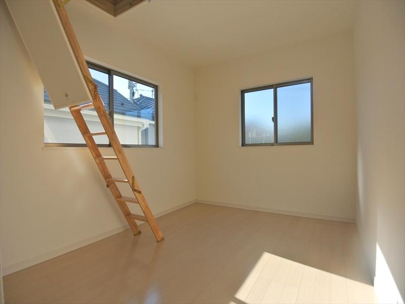 Non-living room. Local (12 May 2013) Shooting