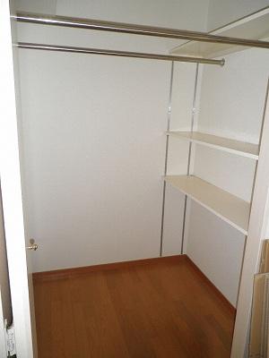 Receipt. Walk-in closet