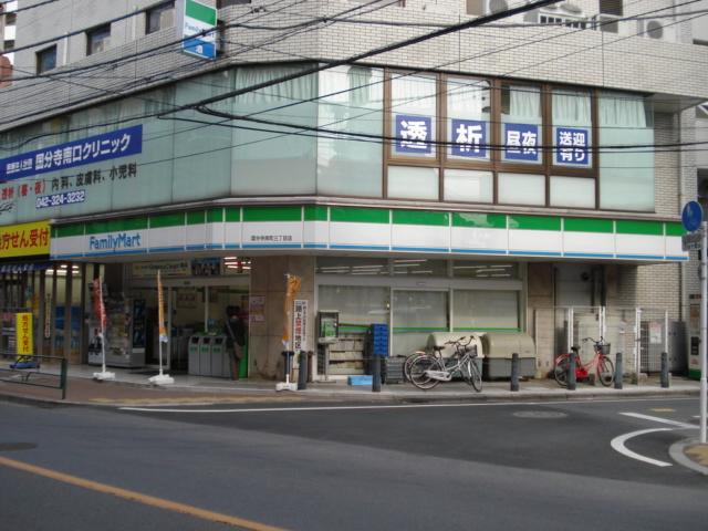 Convenience store. 901m to FamilyMart