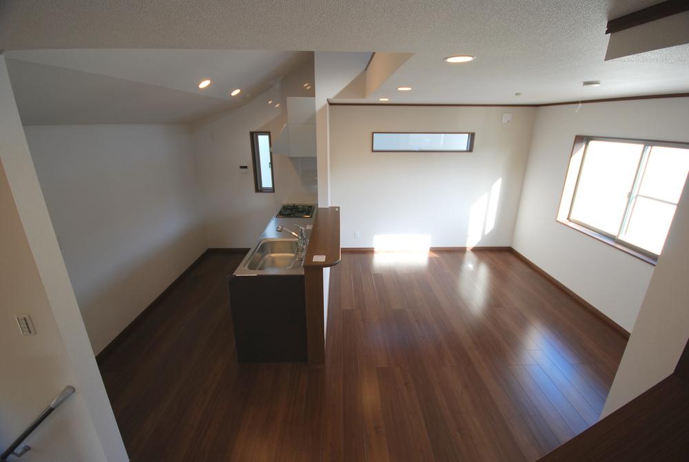 Living. Seller same specifications