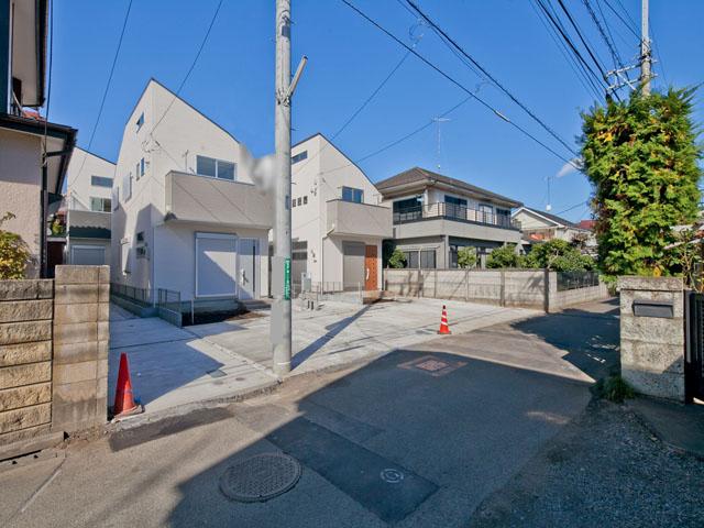 Local photos, including front road. Local (11 May 2013) Shooting