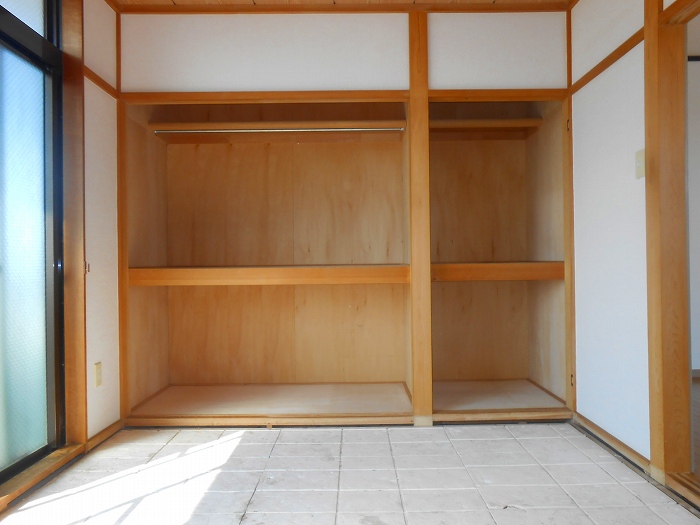 Other room space. Japanese-style room will enter a new tatami. 