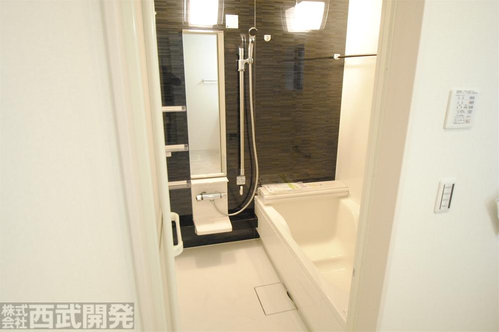 Other Equipment. 1 Building: Hitotsubo ・ Window barrier-free type ventilation drying with machine bathroom