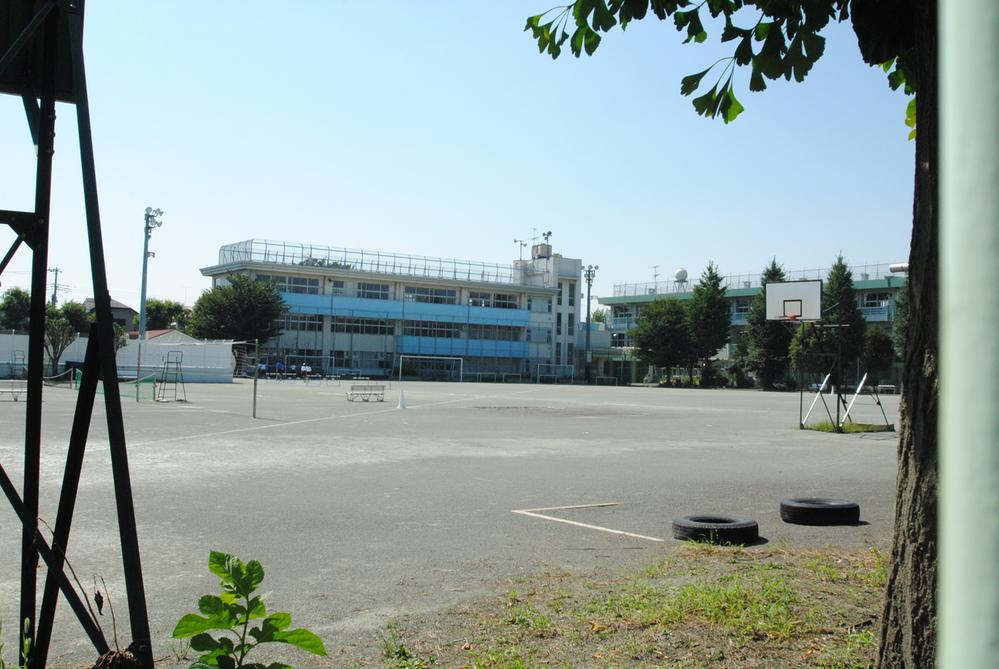 Junior high school. Kokubunji Tatsudai 324m until the third junior high school