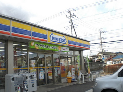 Convenience store. MINISTOP up (convenience store) 83m