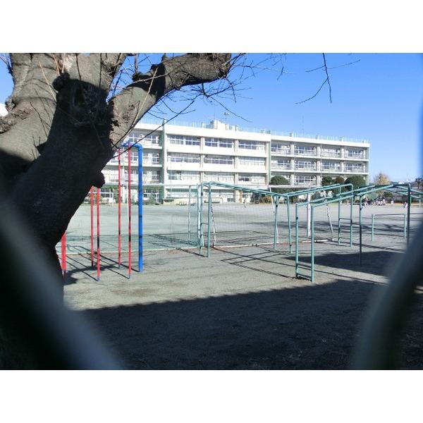 Primary school. Kokubunji stand up to the first elementary school 258m