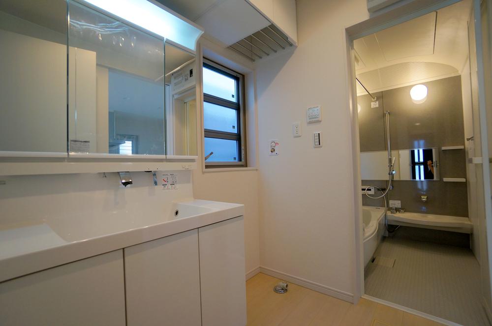 Same specifications photo (bathroom). Seller construction cases