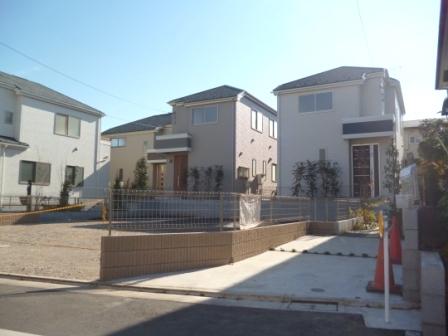 Local photos, including front road. Sale site (December 15, 2013) Shooting