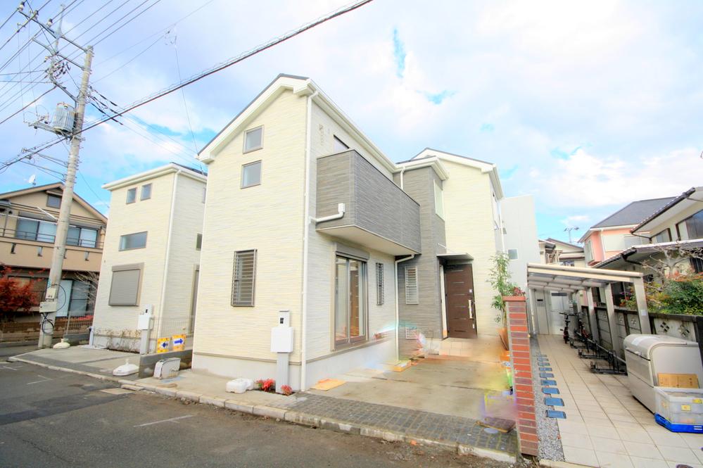 Local photos, including front road. Local (12 May 2013) Shooting