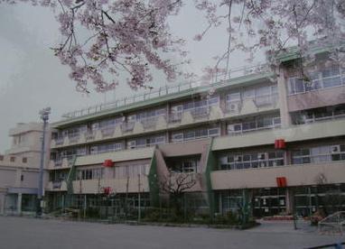 Junior high school. Kokubunji Tatsudai 1111m until the third junior high school
