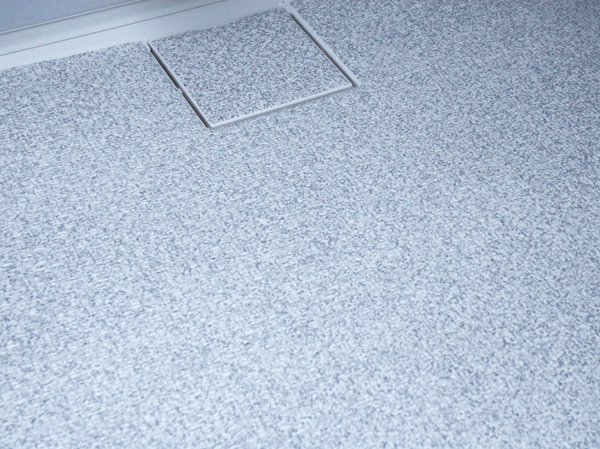 Bathing-wash room.  [Karari floor] Less likely to feel the cold from the floor surface, Further we have adopted an uneven pattern to improve the drainage. Because stain-resistant, It is easy to clean.