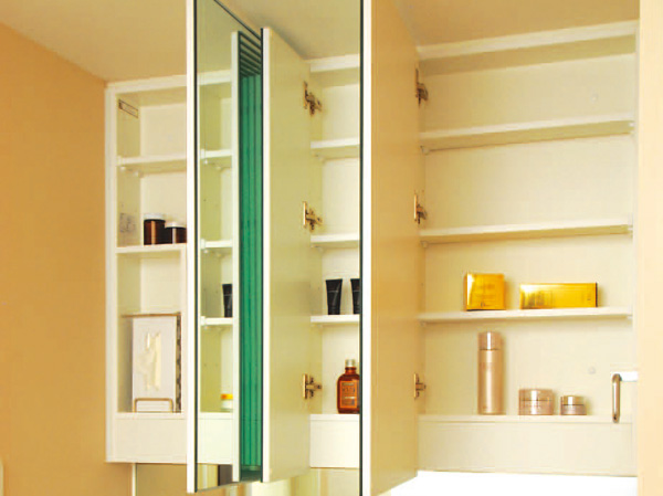 Bathing-wash room.  [Functional large three-sided mirror] It is a three-sided mirror of large size, such as the hotel of Powder Room. Not only it can store such as cosmetics to Kagamiura, It has established the function of such tissue-only storage and dryer hook.