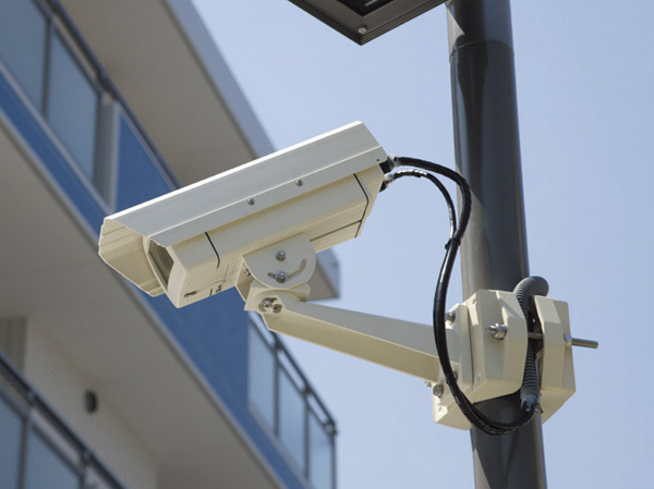 Security.  [Installing a plurality of security cameras in common areas] entrance ・ Parking, etc., We established a plurality of security cameras in the common areas. (Same specifications)