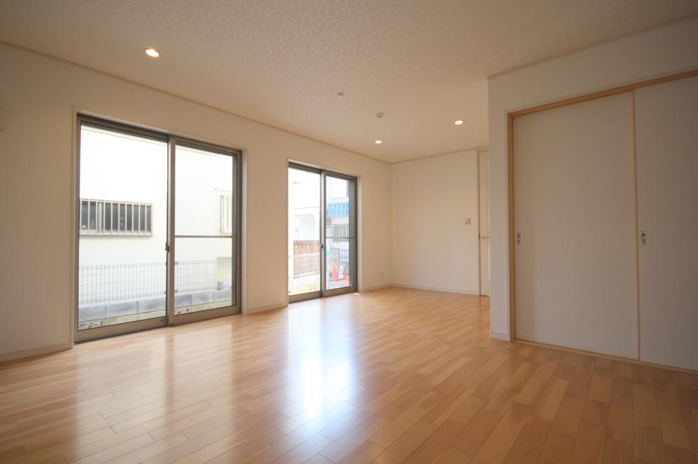 Living. Local Photos