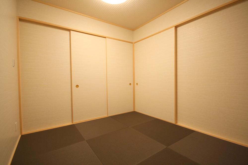 Non-living room. Local Photos