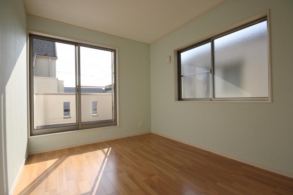 Non-living room. Local Photos